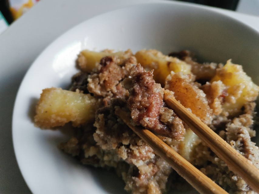 粉蒸肉五花肉怎么做,电饭锅蒸粉蒸肉的正确方法不加水