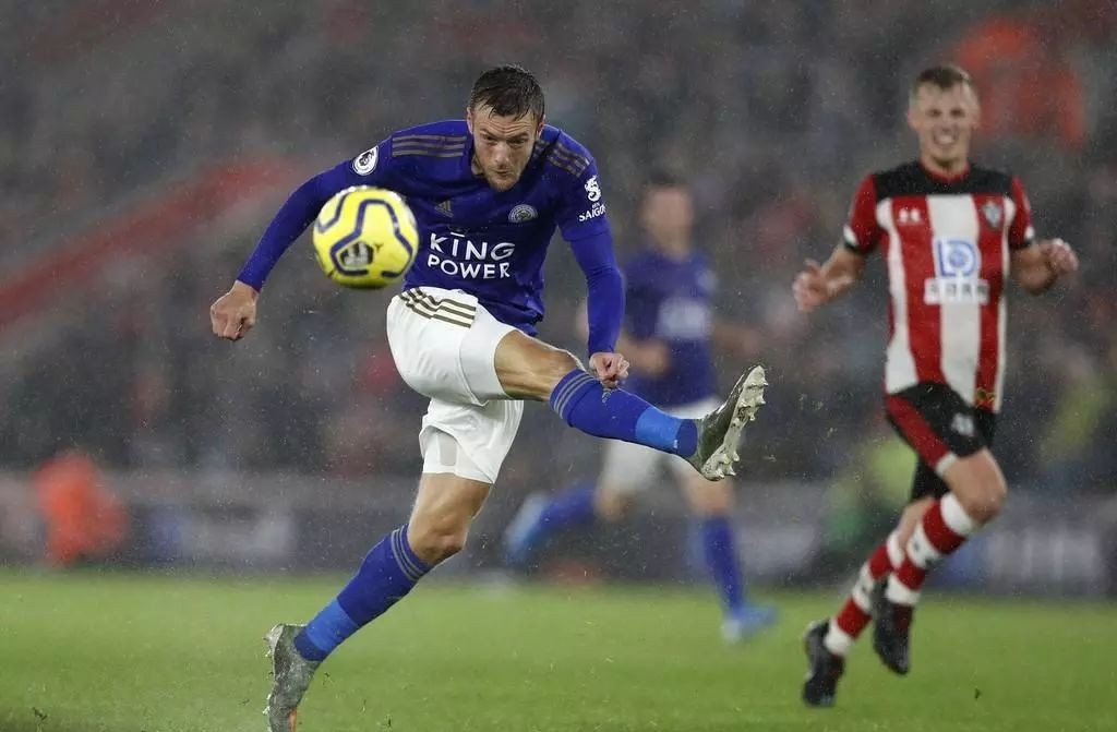 17岁为曼联出战4场造三球惊艳英超,29岁瓦尔迪曼城帽子戏法