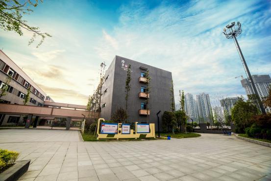 成都市实验外国语学校学费多少,成都市新都实验外国语五龙山校区