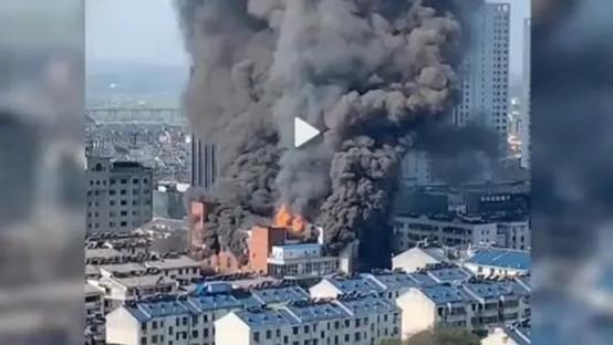 董明珠拒“开后门”，唯品会Gucci腰带是假｜奇扒说0407