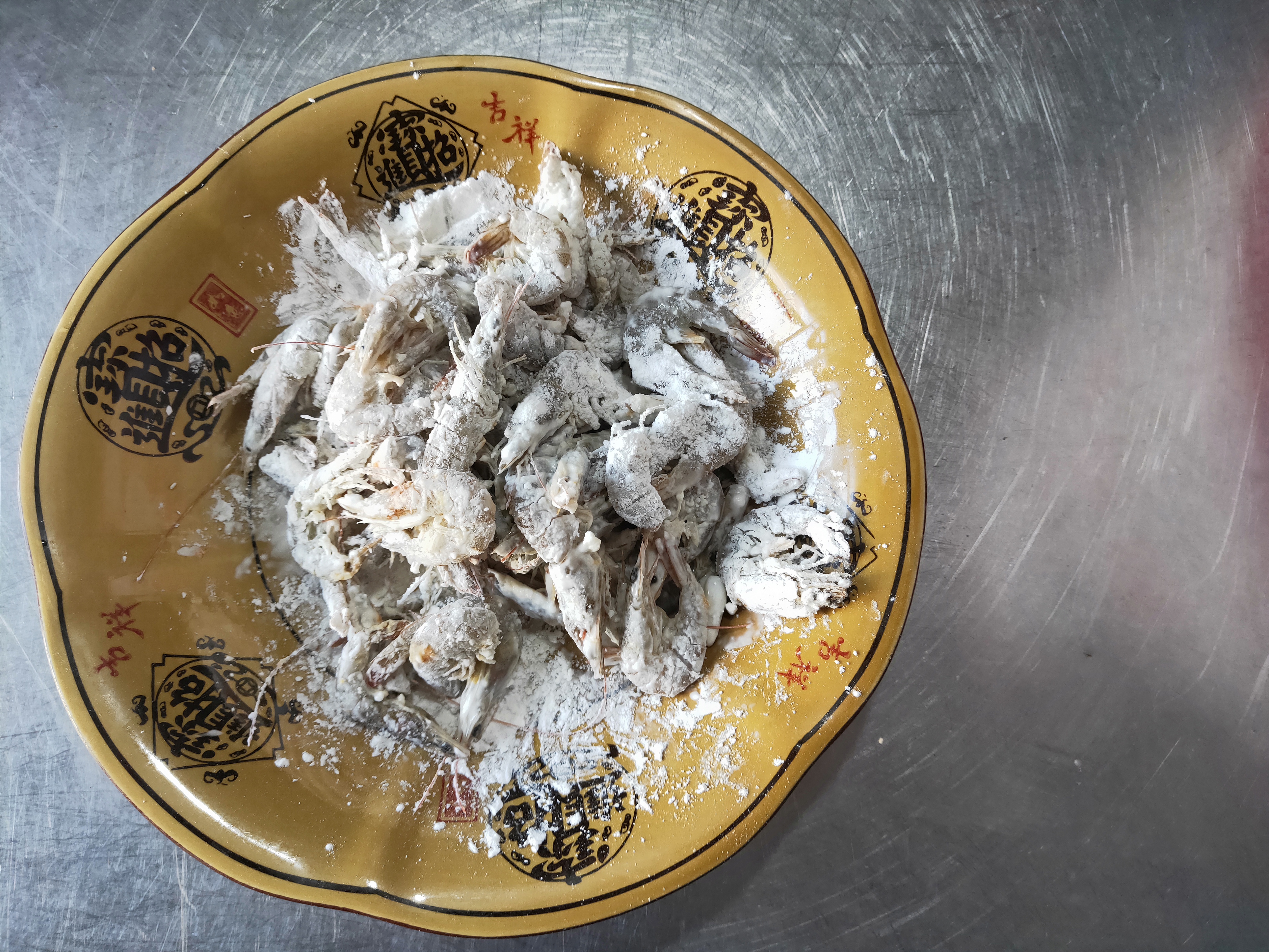 怎么炸小河虾才最好吃,饭店干炸小河虾的干炸鲜蘑怎么做