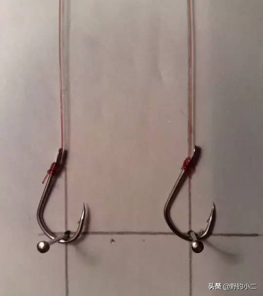 鱼线是绑在鱼钩外侧还是内侧,鱼线应该在鱼钩内侧还是外侧