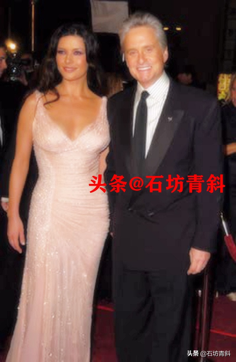 她被迫签下悔婚协议书,她迫于压力结婚当天签下离婚协议