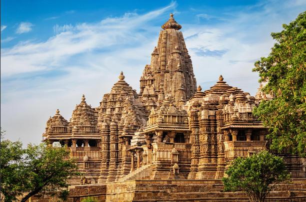 印健身器材深夜自己运动，警察称涂太多润滑油，网友：印度神油？