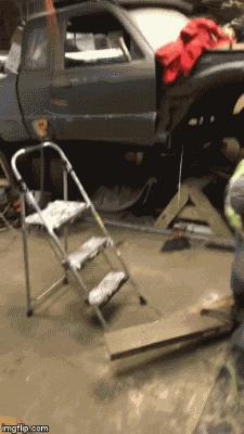 外国人少系列:这是黑人版快手吧?至少也是作死界的王者级别