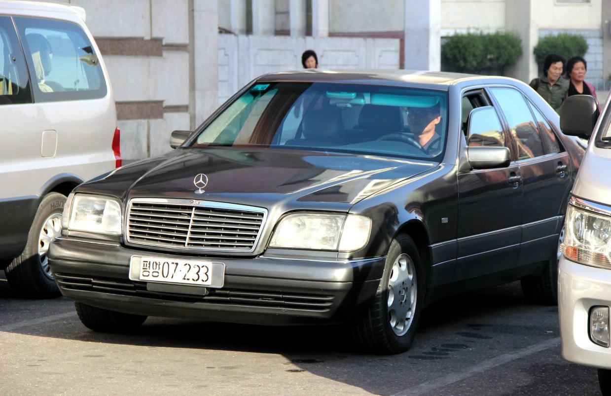 探秘朝鲜，中国网友带你看朝鲜街头的各种豪车