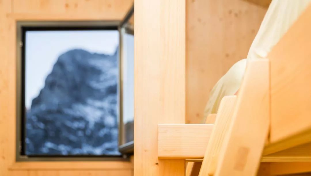 孤独的建筑物,孤独的建筑金湾