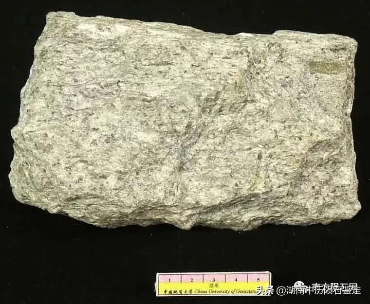 月球陨石与地球矿石的区别,月球陨石和矿石有什么区别