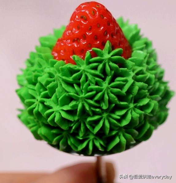 6寸草莓圣诞树蛋糕奶油的做法,圣诞节圣诞树怎么做