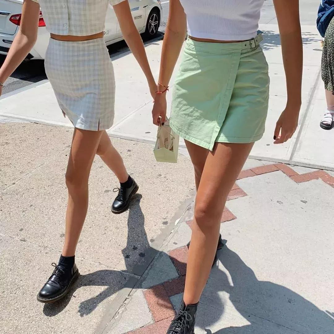 关晓彤小黑裙牌子,关晓彤慵懒小黑裙什么牌子