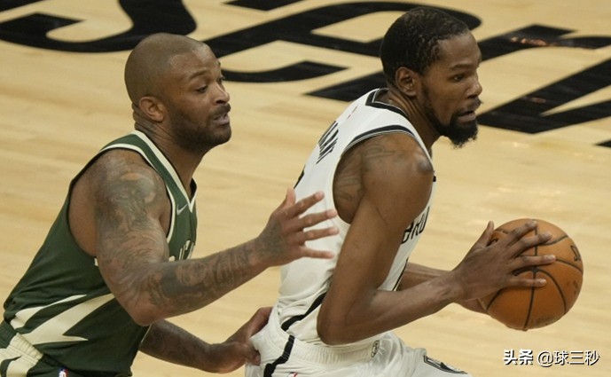 保罗祝贺字母哥,保罗两次推字母哥