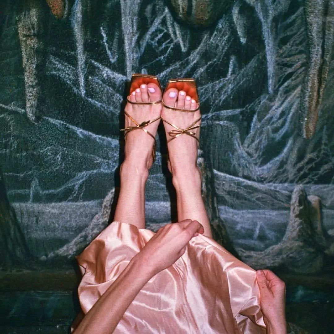 天气也太太太热了，这里有18双仙女拖让你美得不接地气！