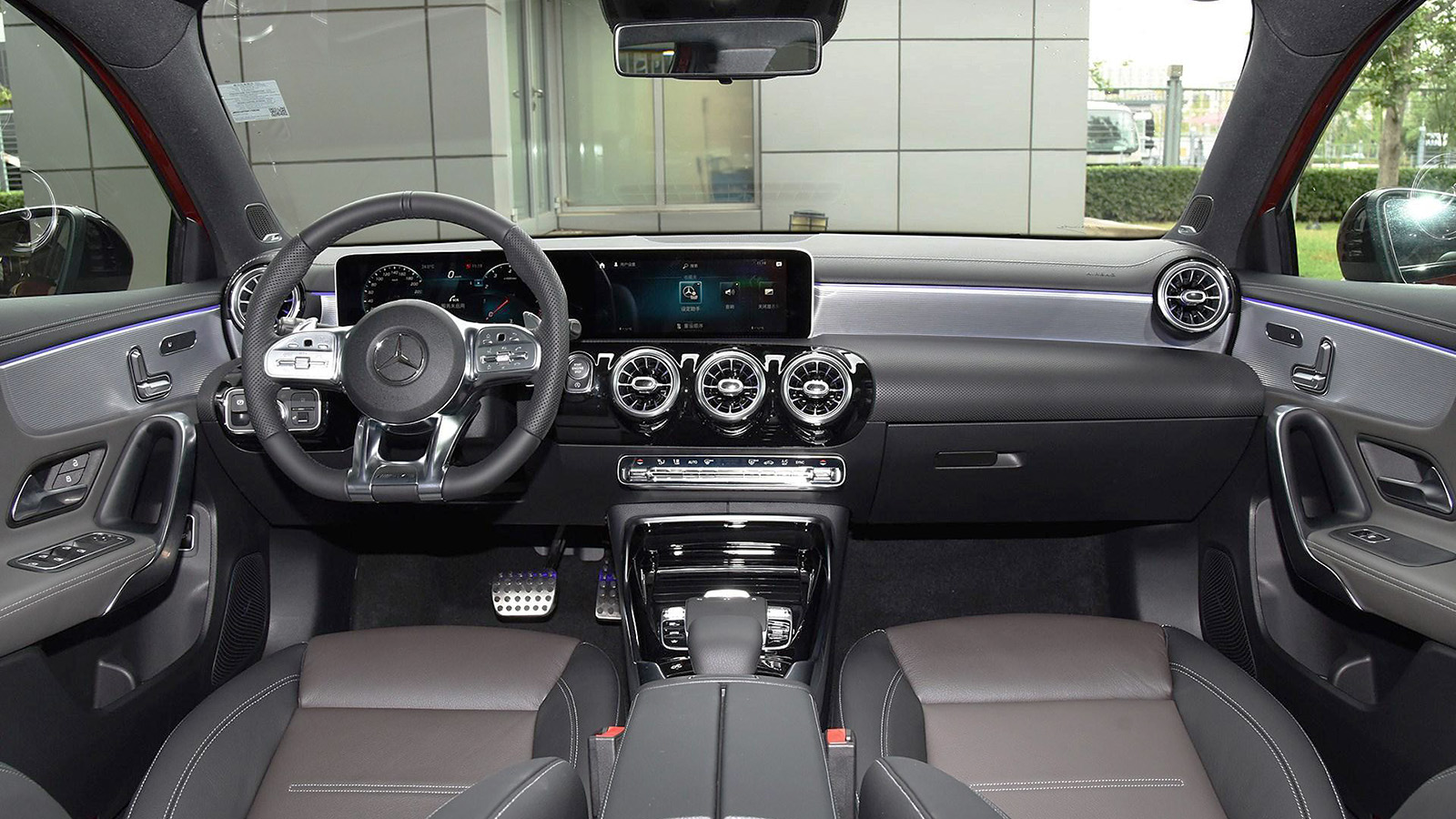 宝马330iM对比奔驰AMGA35L同价位/国产/性能/小弟车如何选?