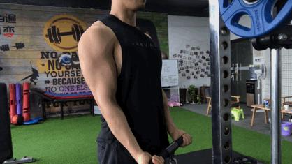 如何练出饱满的肱二头,肱二头肌撑爆袖口