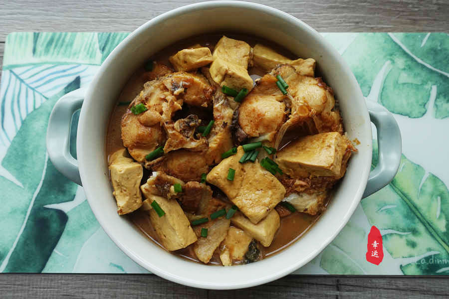 炖鱼的家常做法草鱼炖豆腐,五花肉草鱼炖豆腐怎么做才好吃啊