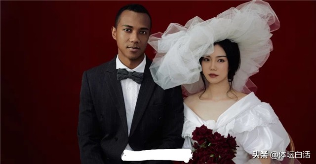 徐根宝为弟子庆生,徐根宝与众弟子