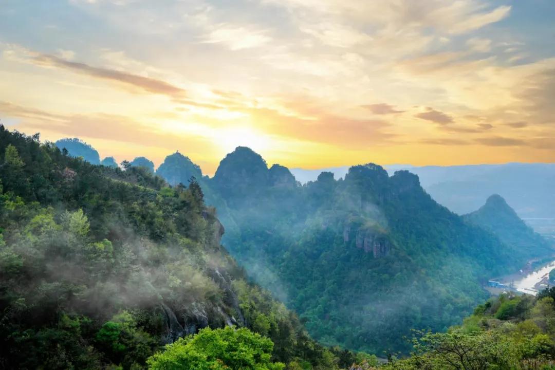 出发开往春天的高铁,出发绿城