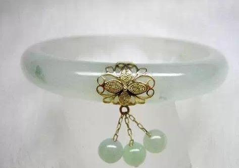 翡翠手镯基本知识大全,翡翠手镯的鉴赏方法和技巧