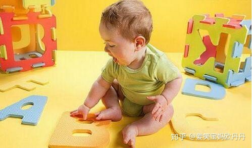 锻炼小婴儿的手指会让宝宝更聪明，妈妈们快抓住这4个阶段练习吧