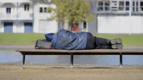 澳洲危机！失业率上涨连乞丐都失业讨不到钱身在澳洲你该怎么办？