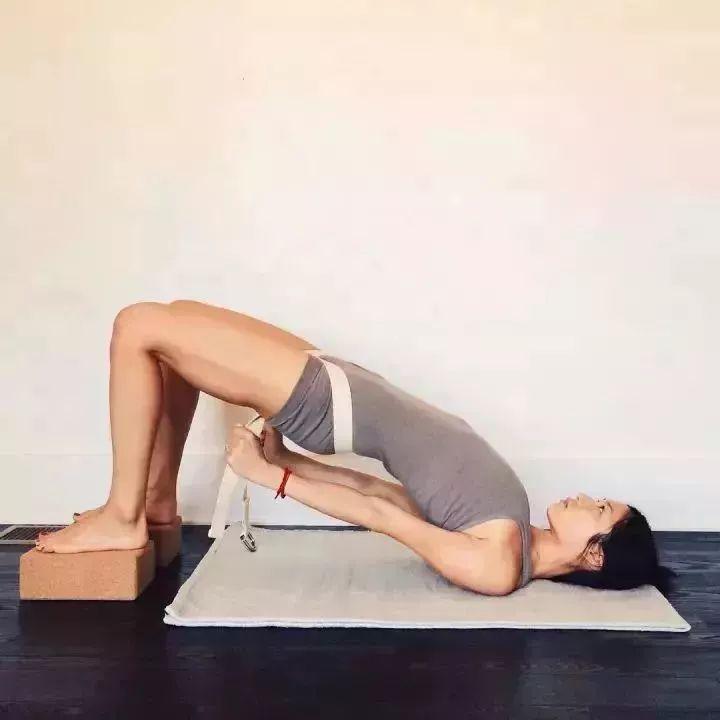 你可能不知的瑜伽桥式特殊作用和深度体式变体练习