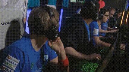 「职业哥鞭尸」彬彬有礼抬棺队，相敬如宾火葬场