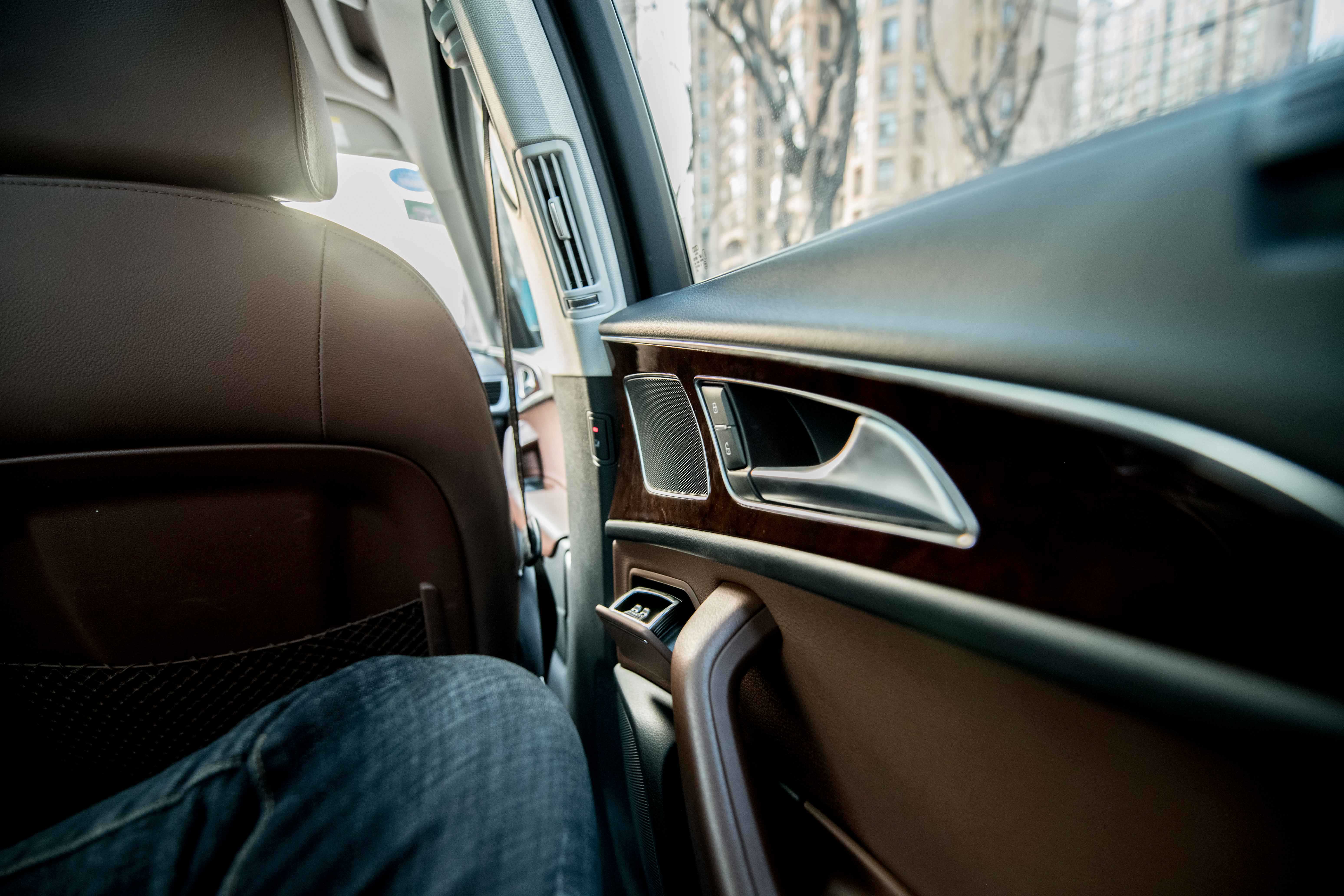 18款奥迪a6l3.0t四驱发动机,能文能武的帅哥