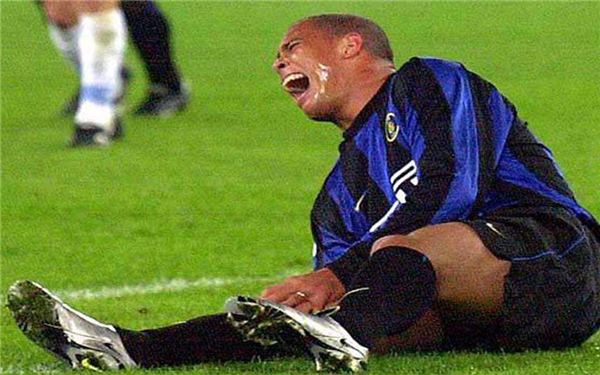 c罗的爆发力和协调性太强了,c罗状态下滑的为什么这么厉害