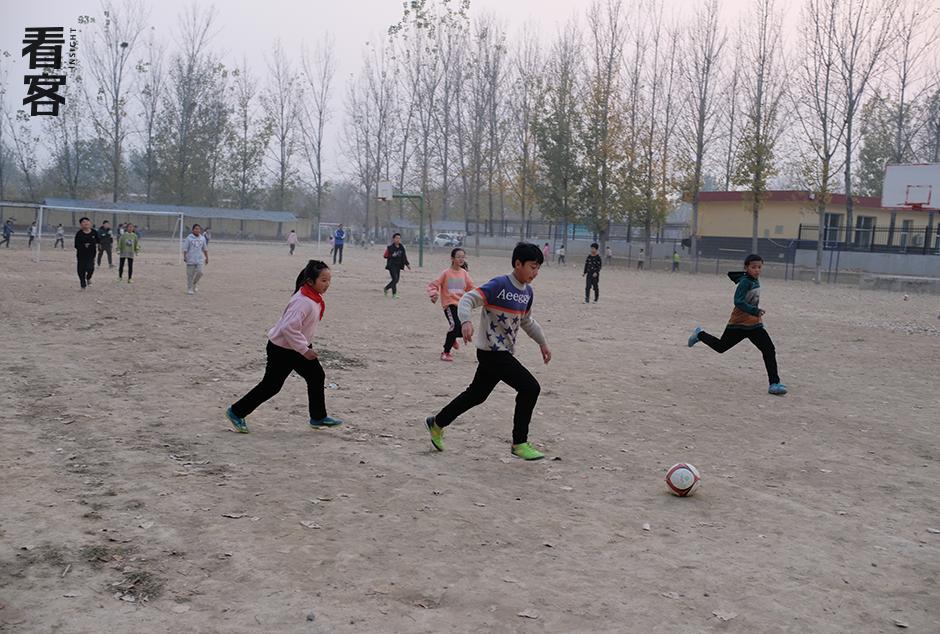 这支秘密发展的乡村足球队，拼命的令人肃然起敬