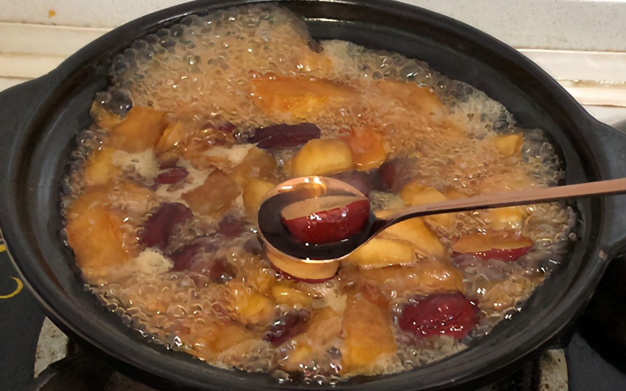 苹果直接煮着吃,苹果直接全冻吃可以吗