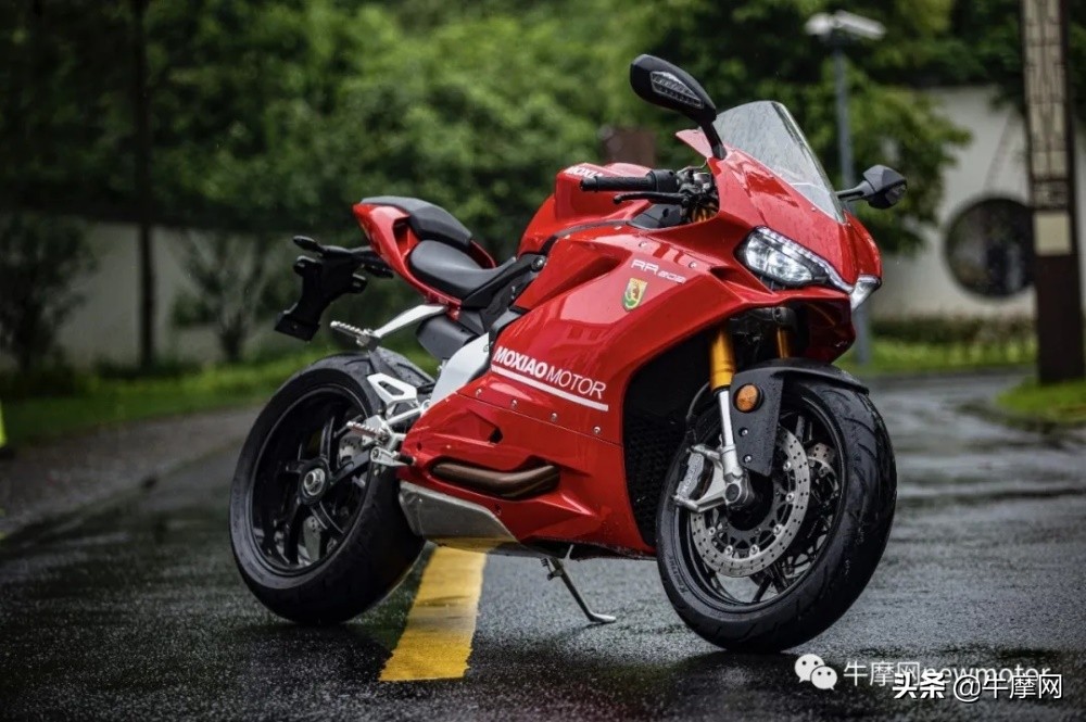 29990元起隆鑫500双缸平台跑车摩枭500RR上市