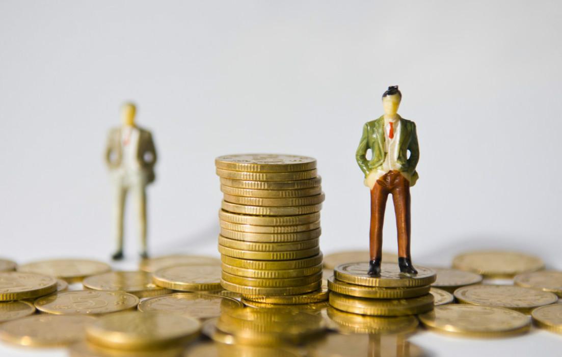 靠卖麻辣串起家，26岁年入3亿，败光家当后重新创业，现年入8亿