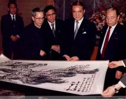 除故宫外的另一座宝库：揭秘人民大会堂77年悬挂的56幅字画