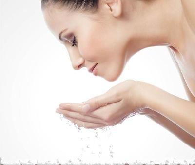 郭鸿财：我们生活中用的洗面乳有什么优缺点呢？下面我们来剖析下