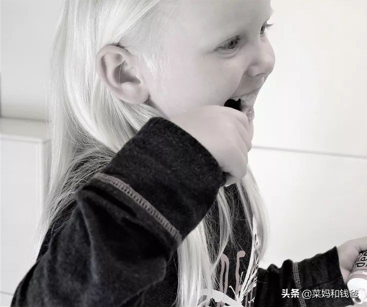 给宝宝用牙膏哪种比较好,给孩子选什么牌子的牙膏好