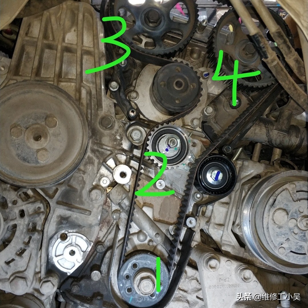 发动机漏油声音大什么原因,发动机噪音大了是不是该换油了