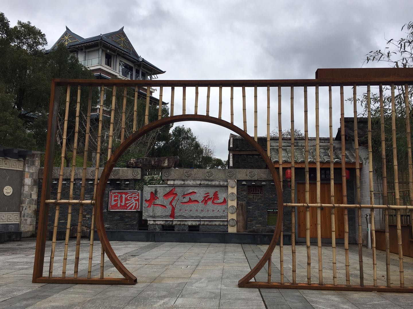 喝岩茶会上火是怎么回事,大红袍和金骏眉哪个上火