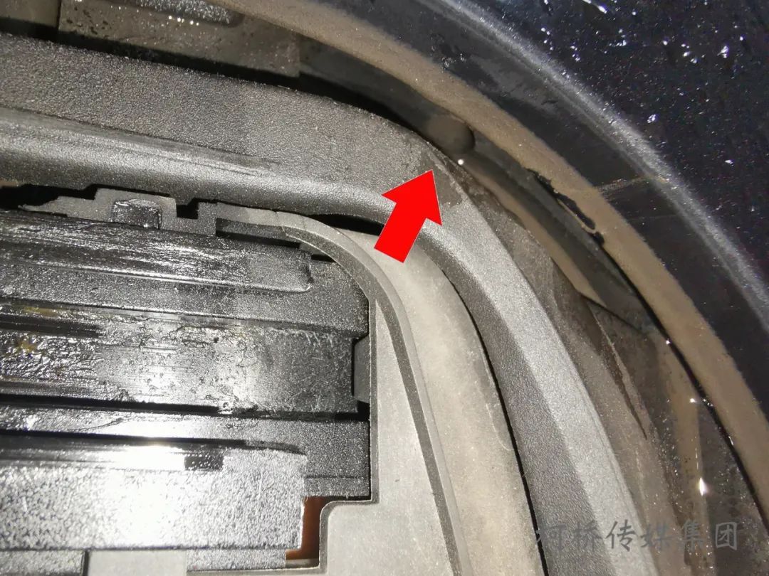 梅雨季车内积水怎么办,梅雨季节车内潮湿怎么办