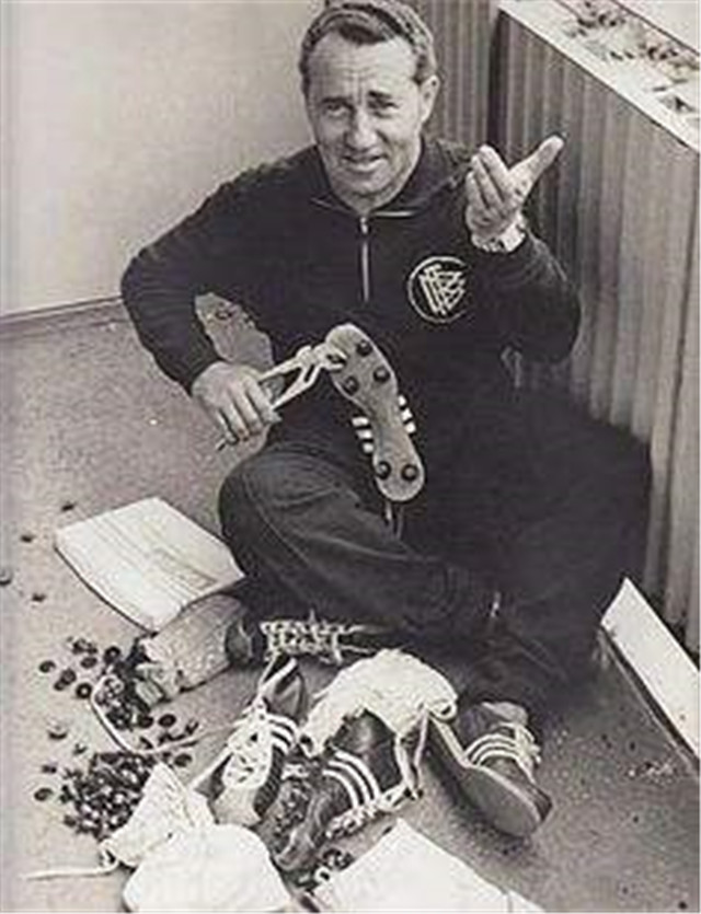 弟弟制鞋,哥哥管理,因利益反目成仇,分家后弟弟创造出阿迪达斯