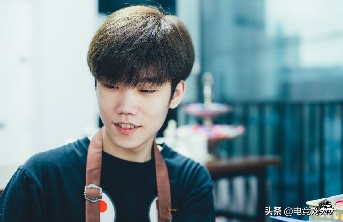 4AM战队季后赛换人，黑潮替换龙太子，训练赛6局0杀成*用御**背锅位