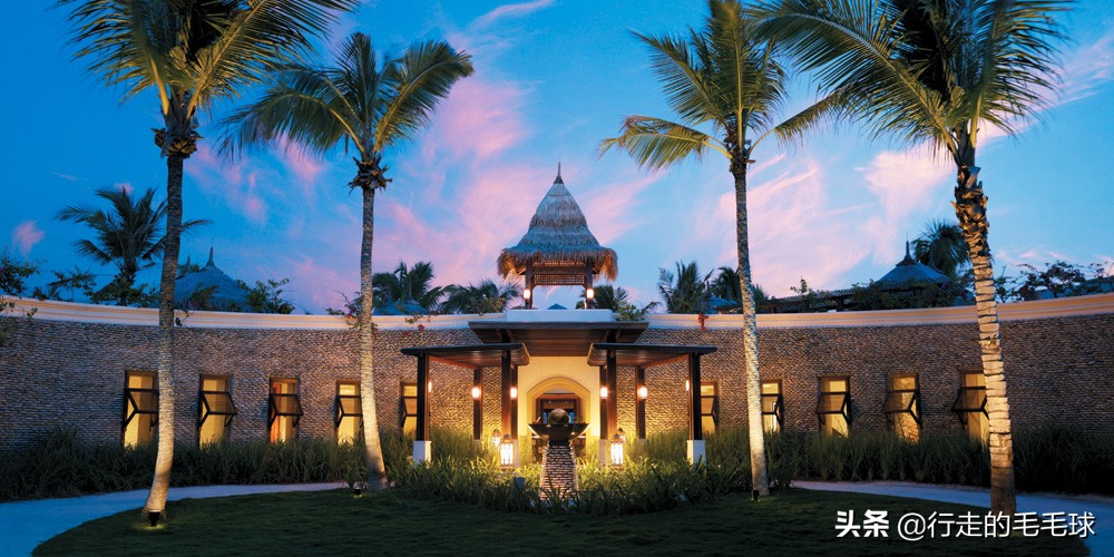 大海高尔夫球场,大海中央的球场