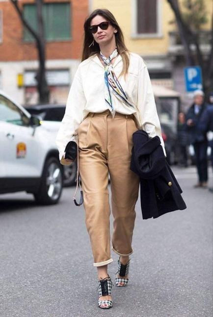 系丝巾的多种好看方法简单慢动作,大方丝巾秋冬的18种系法视频教程