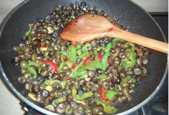 炒田螺最正宗做法不加啤酒,炒田螺加啤酒的正确做法