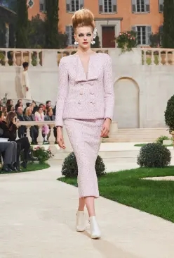 chanel香奈儿1995年时装秀,chanel香奈儿2015高级时装秀