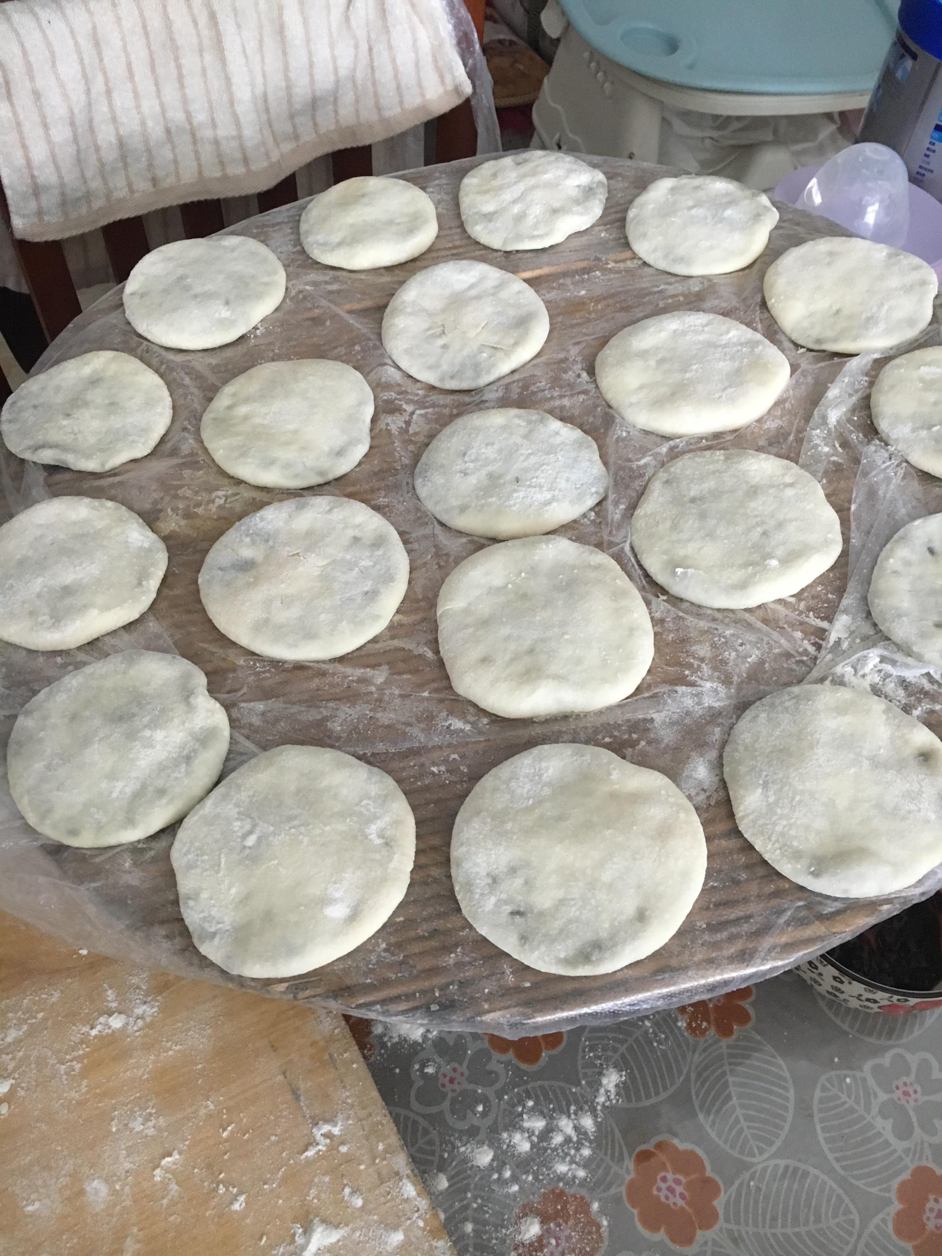 用绿豆在家自制炒菜的绿豆饼,无糖绿豆饼最简单的做法