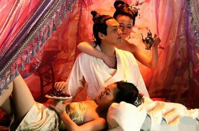 才华卓越入皇位,生性暴躁图享受!不顾父辈反对,奸母淫妹生5娃