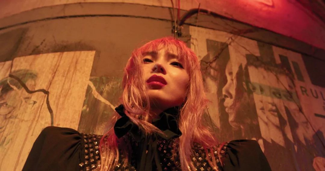 她是那个最会拍女人电影的王家卫的最新的王氏女郎