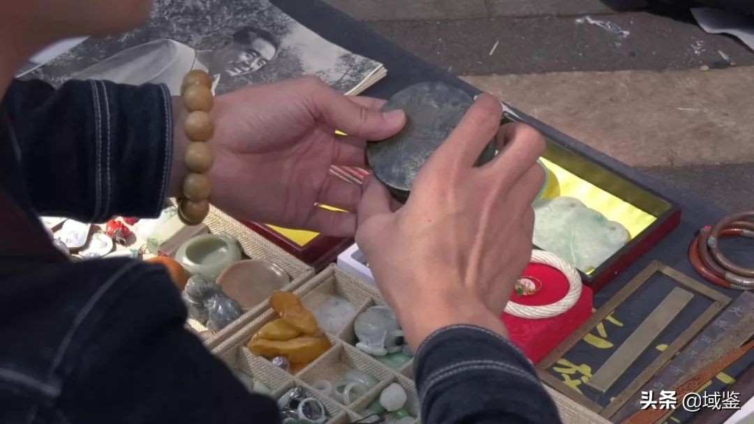 奶奶戴了很久的戒指,奶奶戴了多年的首饰