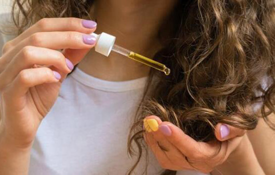 头发毛躁做软化好还是矫正好,男生头发干枯毛躁怎样软化