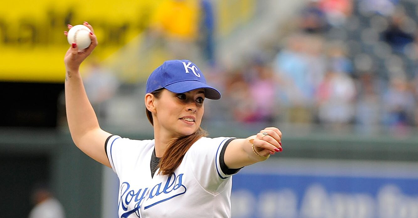 手肘韧带撕裂还能训练吗,手肘受伤后要怎么保护